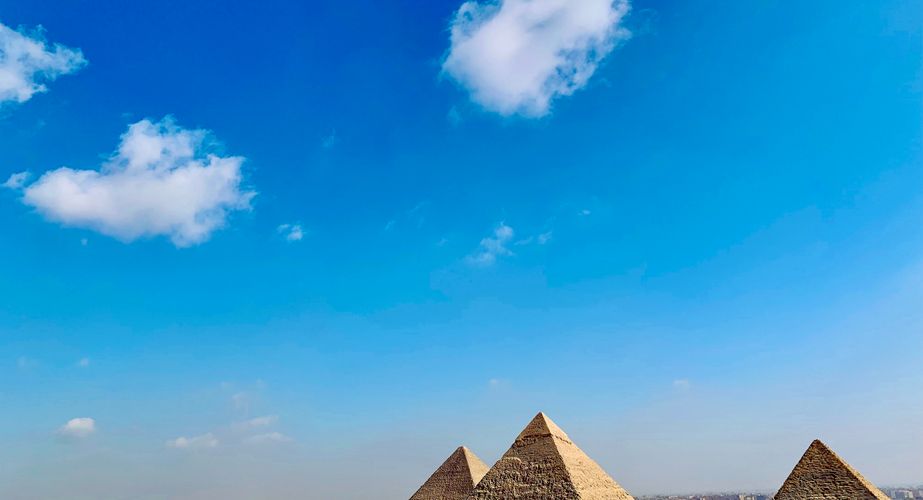 De beroemde piramides bij Caïro De beroemde piramides bij Caïro